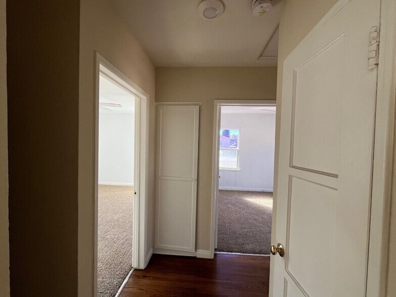 Building Photo - 131 1/2 North Kenwood Street