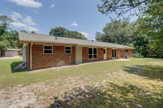 Building Photo - 2519 Linwood Dr