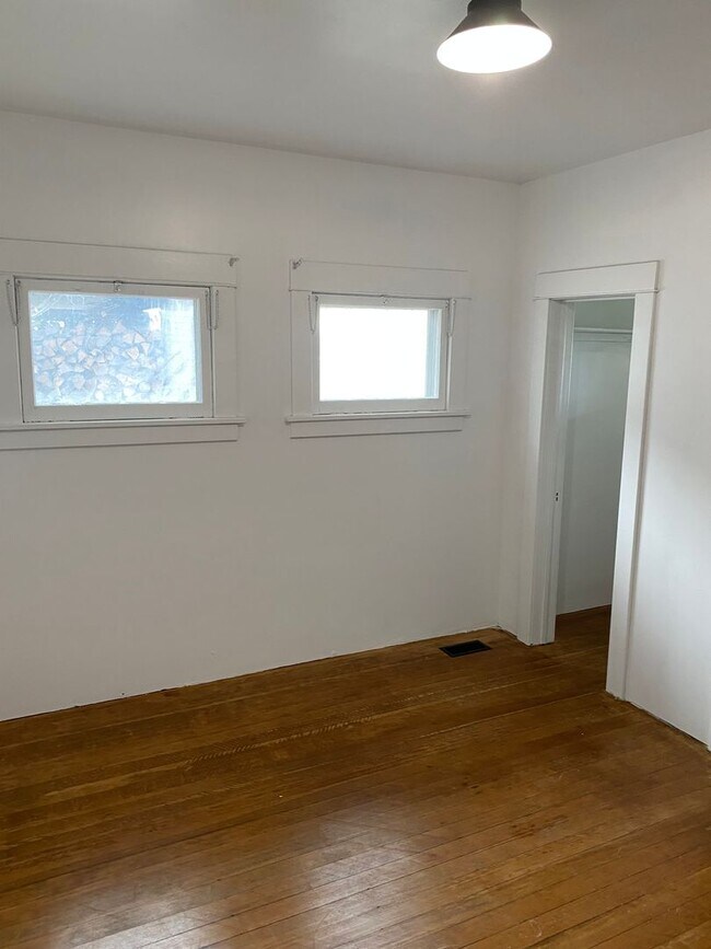 Building Photo - Illinois Duplex