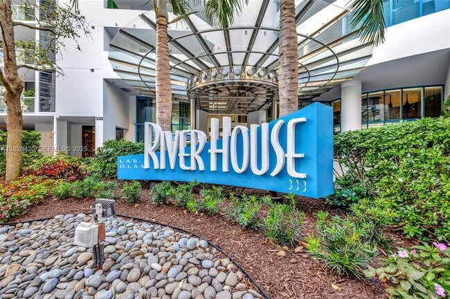 Building Photo - 333 Las Olas Way