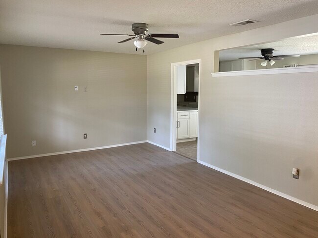 Building Photo - 1725 Pecan Park Dr
