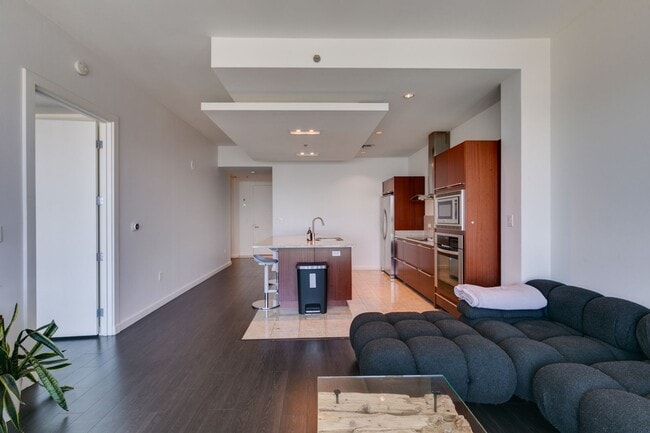 Building Photo - Luxury Furnished 2 Bed, 2 Bath Residence at The Martin with Strip & Mountain Views