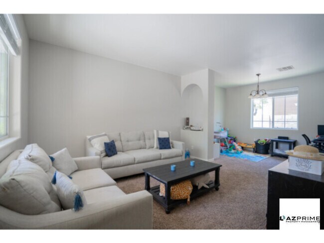 Building Photo - Welcome to this Beautiful Two-Story Phoeni...