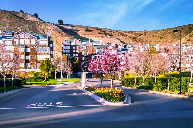 Building Photo - 1400 Pinnacle Ct