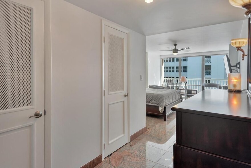 Building Photo - 4020 Galt Ocean Dr