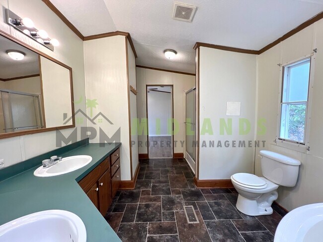 Building Photo - 575 Forts Pond Rd