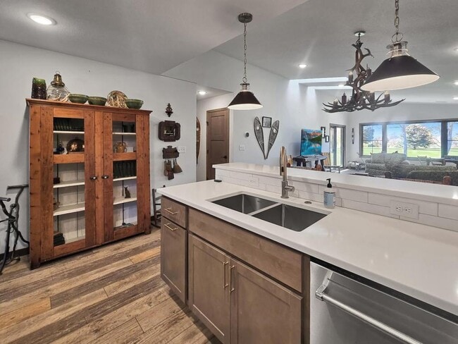 Building Photo - 1558 Blaine's Wy