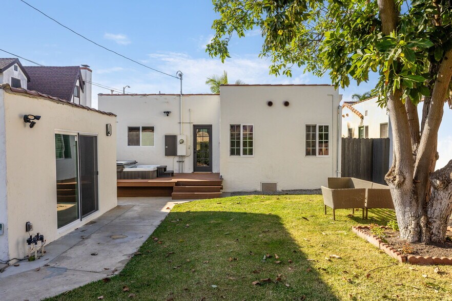 Building Photo - 3758 Gaviota Ave