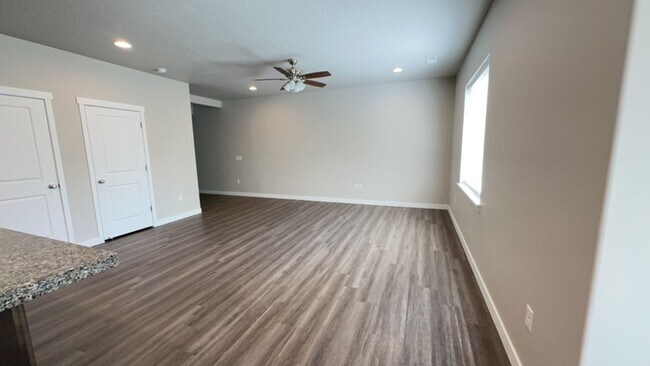 Building Photo - 823 N Wellington Ct