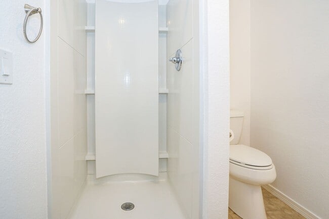 Building Photo - Beautiful townhome in La Jolla!  Three bedrooms plus office/extra bedroom! Available immediately!