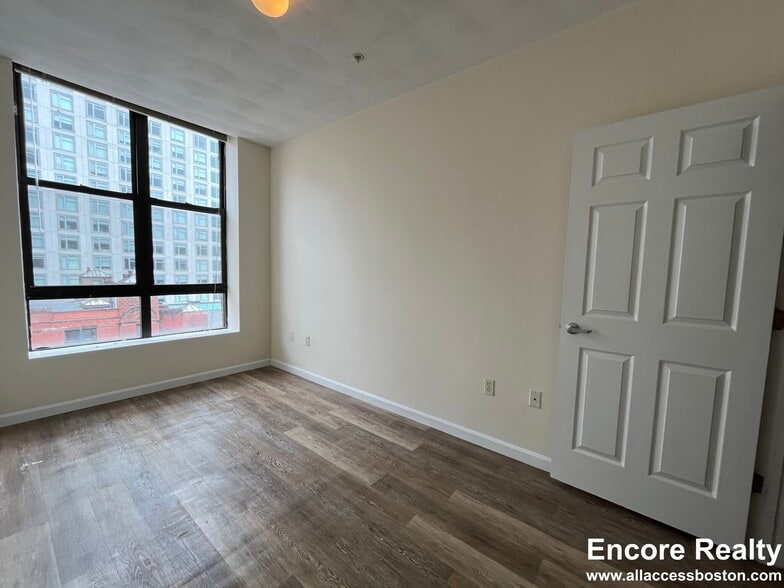 Building Photo - 81 Essex St