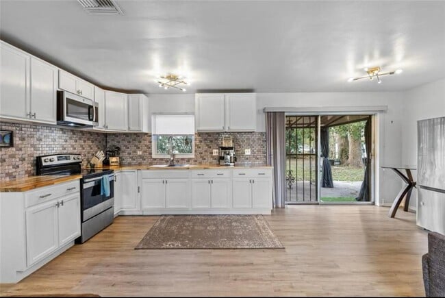 Building Photo - 4618 SE 2nd Pl