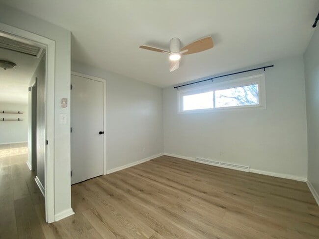 Building Photo - Welcome to this charming 3-bedroom, 1-bath...