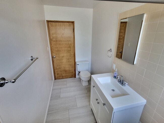 Building Photo - Beautiful Remodeled 3bd 2ba House in Wiseburn district