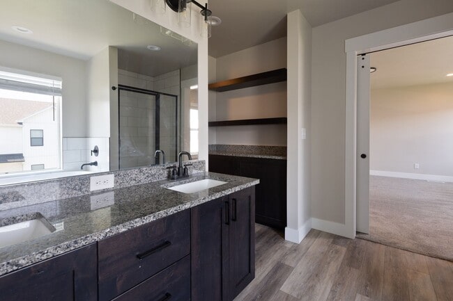 Building Photo - AMMON 3 BED 2 BATH TOWNHOME WITH 2 STALL G...
