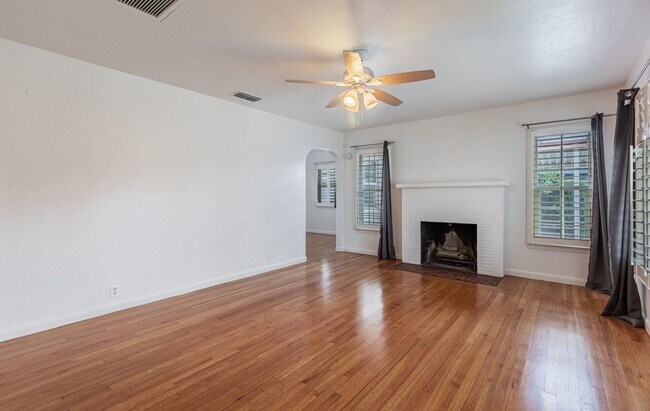 Building Photo - Charming & Updated: Your Perfect Retreat A...