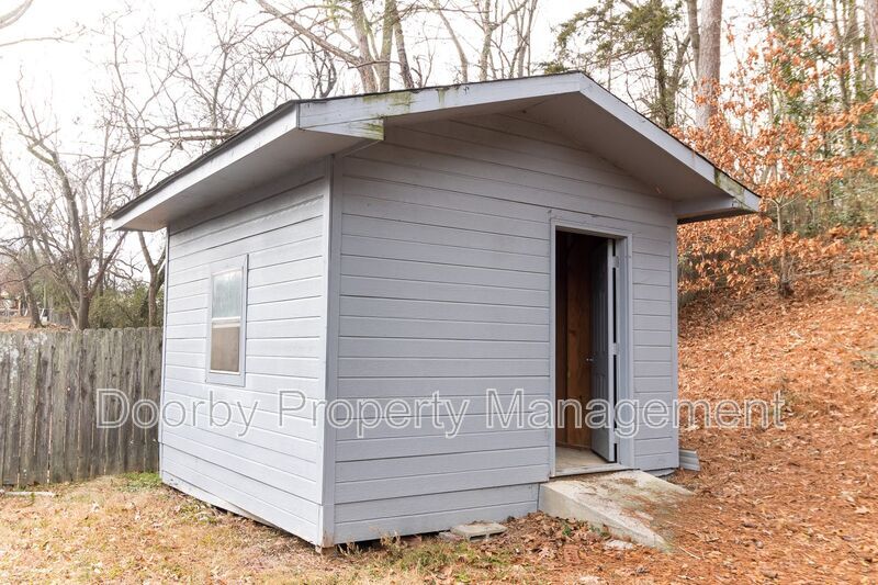 Building Photo - 303 Hillcrest Ave