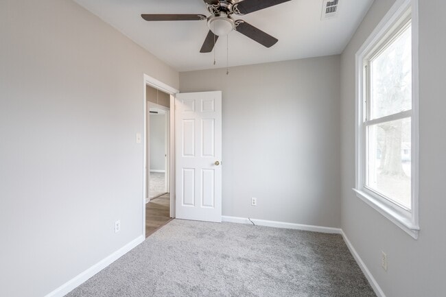 Building Photo - 4008 Gloucester Dr
