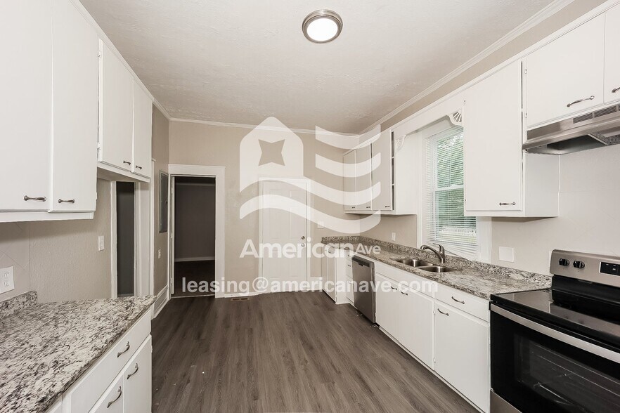 Building Photo - 3000 11th Ave