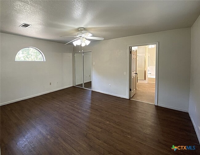 Building Photo - 1312 W Avenue D