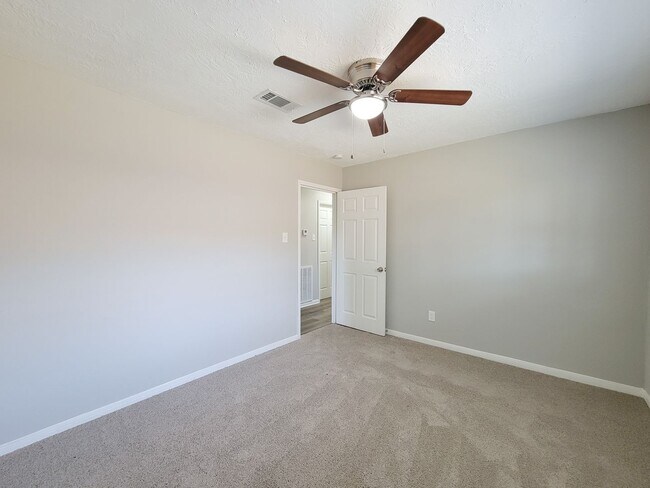 Building Photo - REMODELED 4 BEDROOM 2 BATH LEASE HOME IN H...