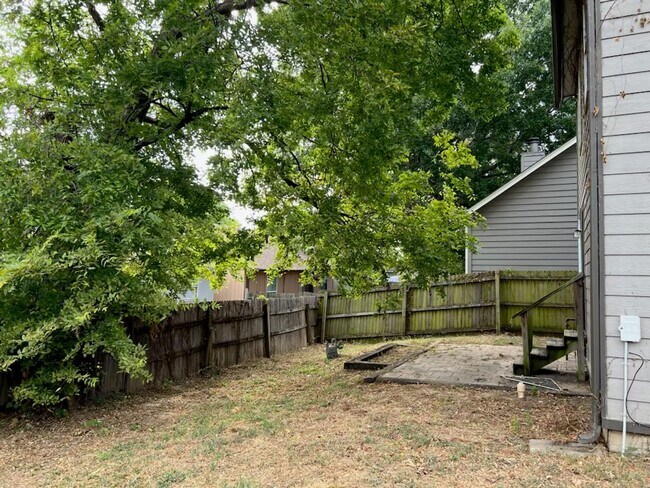 Building Photo - 1120 W Florence Ct