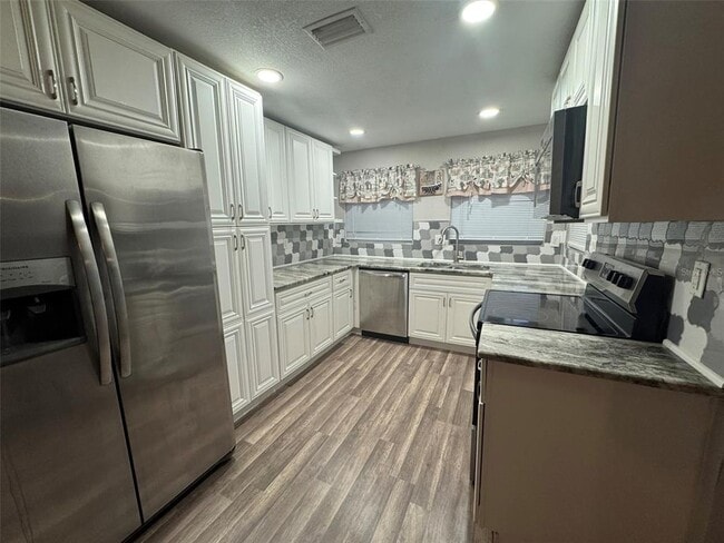 Building Photo - 1015 E 24th Ave