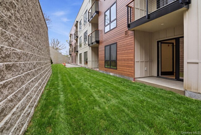 Building Photo - 25 S Riverside Ave