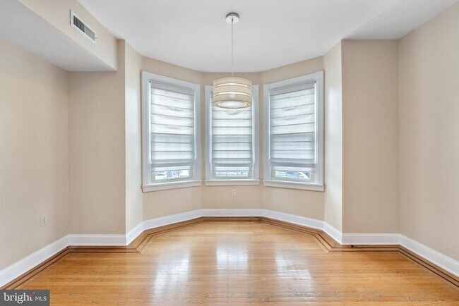 Building Photo - 309 E Girard Ave