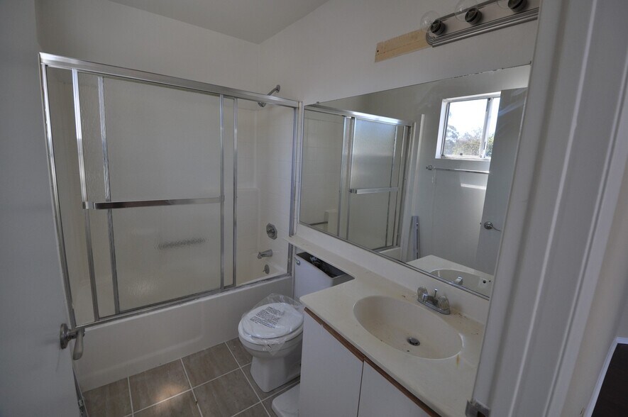 Building Photo - 5002 Tujunga Ave