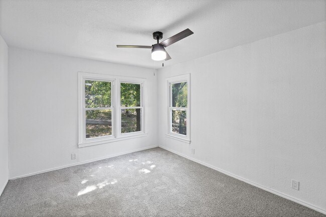 Building Photo - 2515 Yeager St