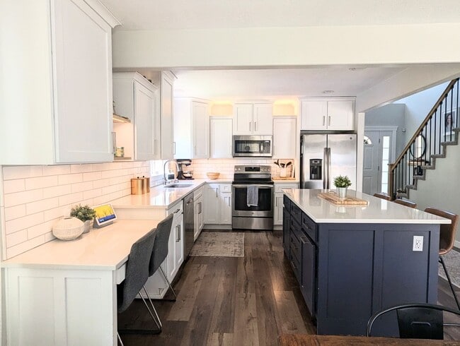 Primary Photo - 5 Bedroom/3.5 Bathroom House in Lehi