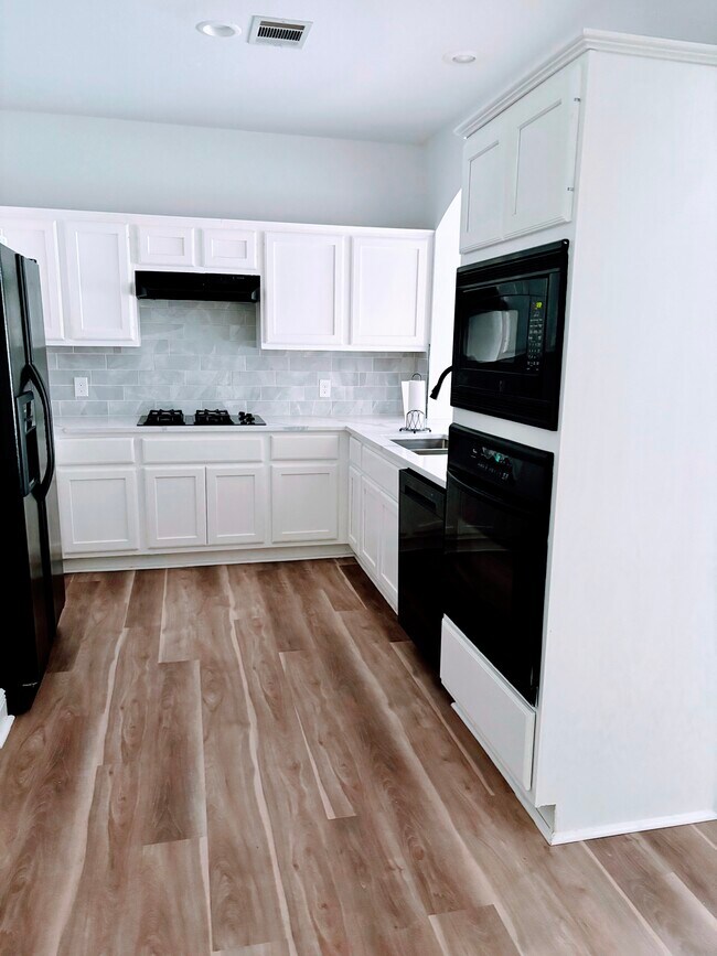 Building Photo - 412 Bradfield Dr