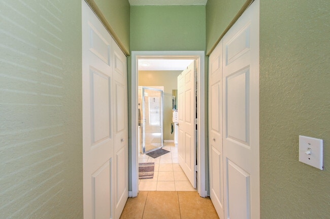 Building Photo - 1829 Sandhill Crane Dr