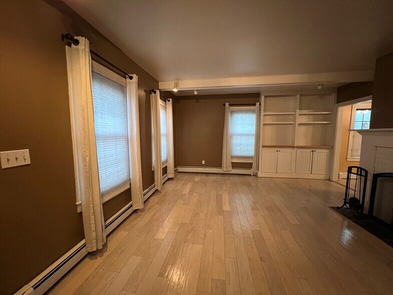 Building Photo - 11 Starr St