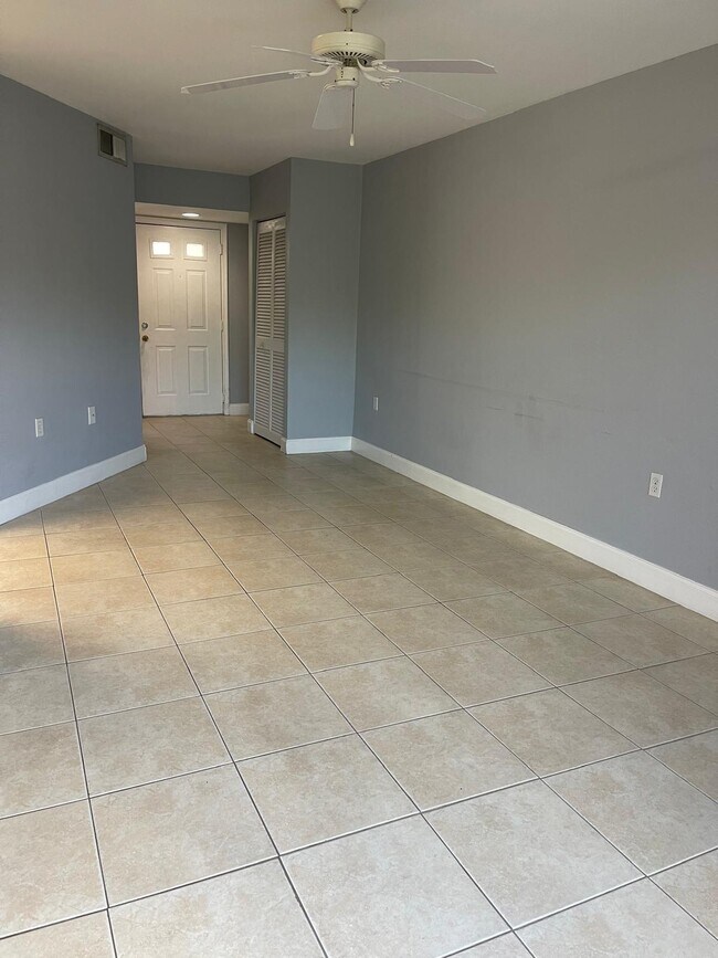 Building Photo - 14102 Glenmoor Dr