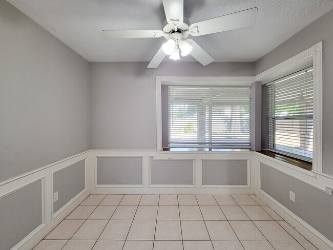 Building Photo - 17326 Ponderosa Pines Dr