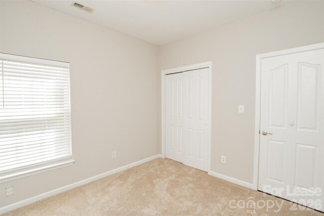 Building Photo - 4018 Far West Dr