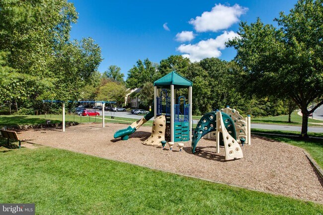 Building Photo - 6213 Stratford Ct