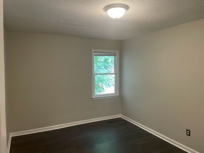 Building Photo - For Rent