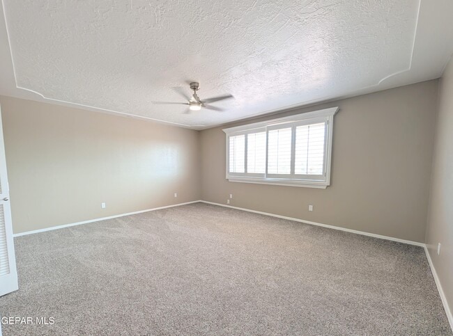Building Photo - 612 Somerset Dr