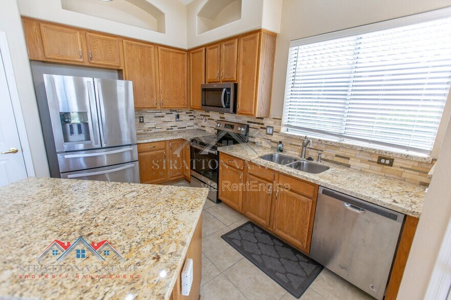 Building Photo - 6152 W Irma Ln