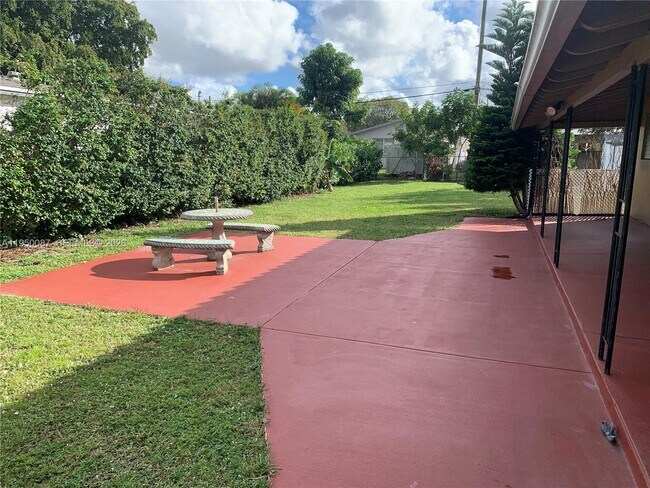 Building Photo - 5616 Arthur St