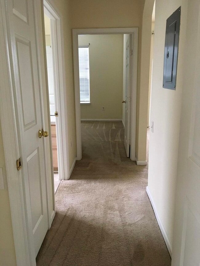 Building Photo - 10550 Baymeadows Rd