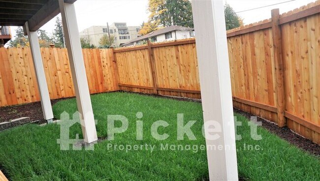 Building Photo - 3 Bedroom East Bremerton Home Near Lions Park