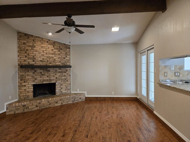 Building Photo - 3/2 Hewitt Home