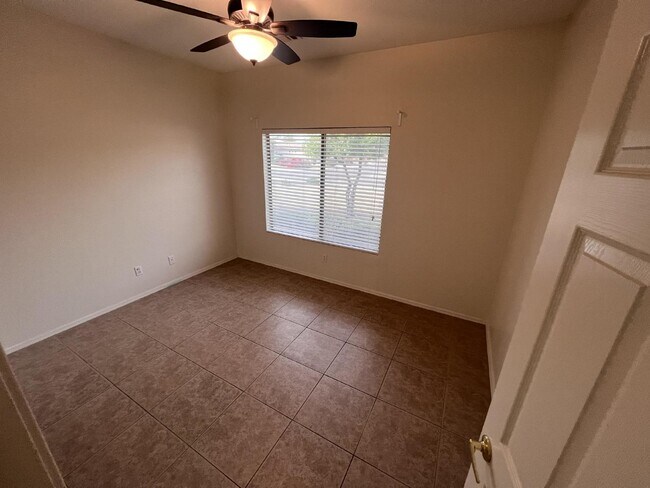 Building Photo - 3BDRM 2BA Residential home with pool for rent in Goodyear!