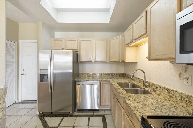 Building Photo - "Chic & Spacious 2-Bed, 2-Bath Condo with Granite Elegance in Littleton!"