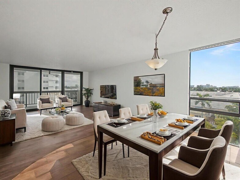 Building Photo - 4800 Bayview Dr