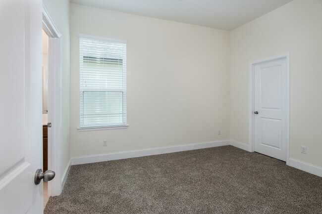 Building Photo - 21119 Bradford Grove Dr